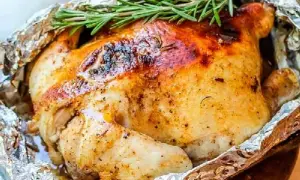 Jak podgrzać pieczonego kurczaka żeby nie był suchy i soczysty