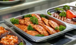 Ile kosztuje catering na komunie? Sprawdź ceny i opcje menu