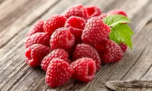 Ile kalorii ma malina? Odkryj, dlaczego warto jeść ten owoc