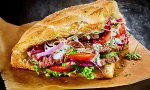 Ile kcal ma kebab w cieście? Zaskakujące kalorie i składniki