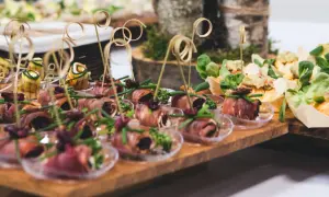 Catering co to? Odkryj tajemnice idealnej obsługi na imprezy