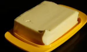 Masło ile kalorii? Sprawdź, ile kalorii ma Twoje ulubione masło