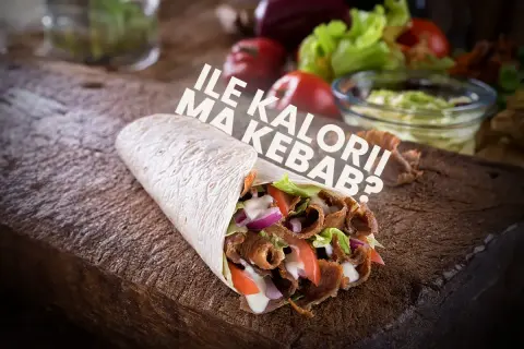 Pyszny kebab z mięsem, warzywami i sosem. Zastanawiasz się, ile kalorii ma kebab?