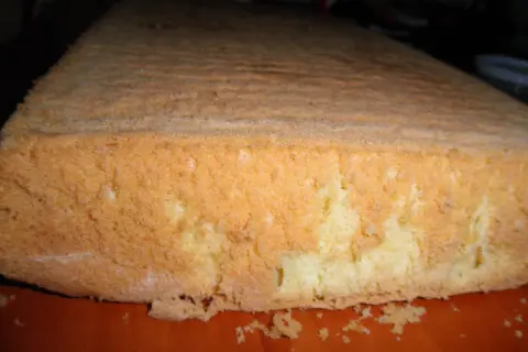 Puszysty biszkopt z 5 jaj na blachę, idealny do tortów. Ten przepis na biszkopt jest prosty i szybki.