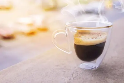 Ile kcal ma kawa rozpuszczalna? Zaskakujące różnice w kaloriach