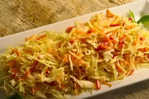 Kapusta jak z chińskiej restauracji - pyszny przepis na surówkę
