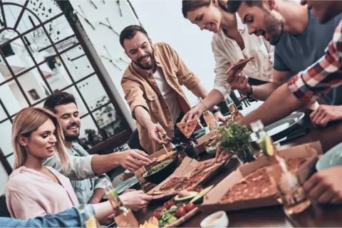 Ile kosztuje catering na 30 osób? Zaskakujące ceny i opcje do wyboru