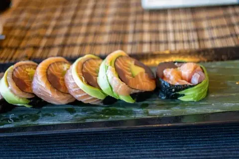 Ile kcal ma sushi? Poznaj kaloryczność różnych rodzajów sushi