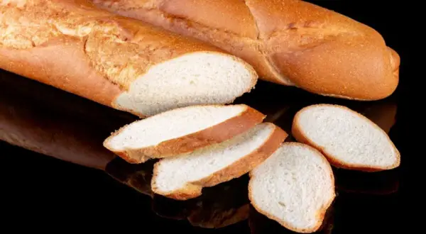 Ile kalorii ma bagietka? Zaskakujące różnice w wartościach kalorycznych
