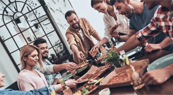 Ile kosztuje catering na 30 osób? Zaskakujące ceny i opcje do wyboru