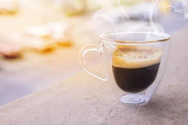 Ile kcal ma kawa rozpuszczalna? Zaskakujące różnice w kaloriach
