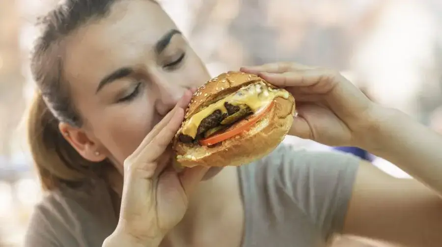 Zdjęcie Ile kcal ma McDouble? Zaskakujące fakty o kaloriach w McDonald's